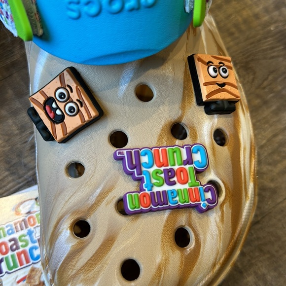 NWT Limited Edition BRAND NEW Cinnamon Toast Crunch Crocs Size M10/W12 - Picture 7 of 9